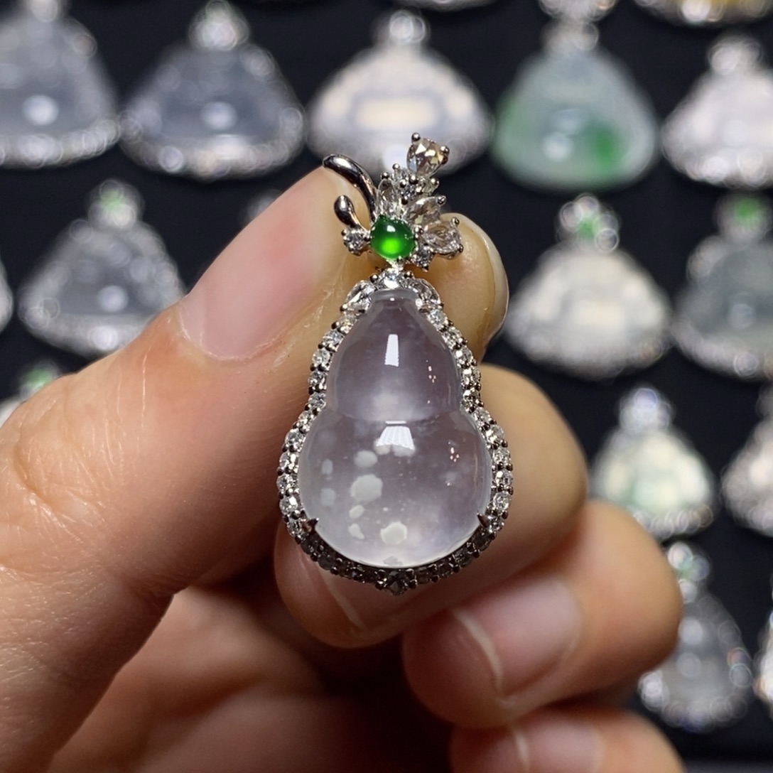 翡翠吊坠(不含链)18K金镶嵌葫芦