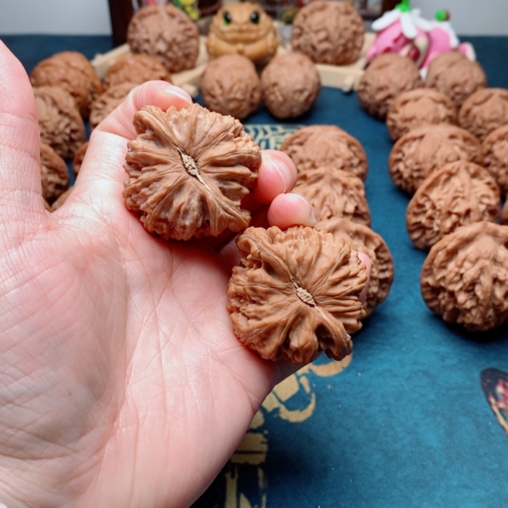 海***豪把件文玩核桃白狮子42（微瑕）