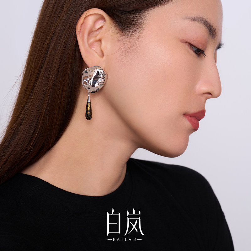 925银耳饰 白岚团扇大漆耳钉螺钿耳坠女轻奢气质个性新款ED4592