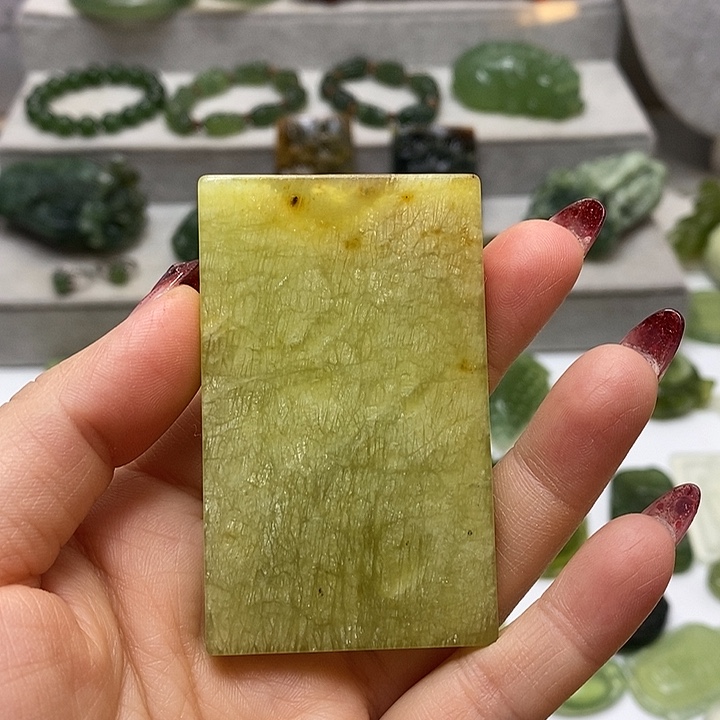 蛇纹石玉挂件未镶嵌