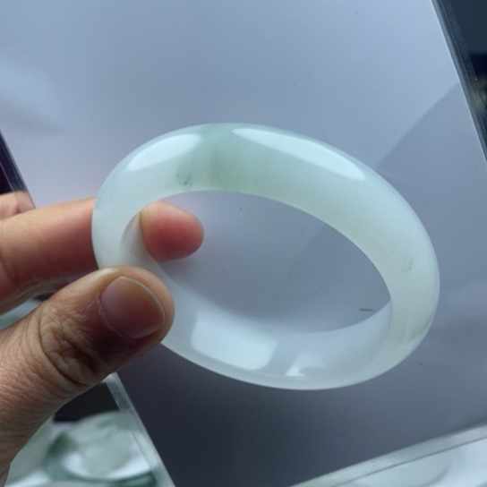 石英质玉（金丝玉）手镯未镶嵌➹****人