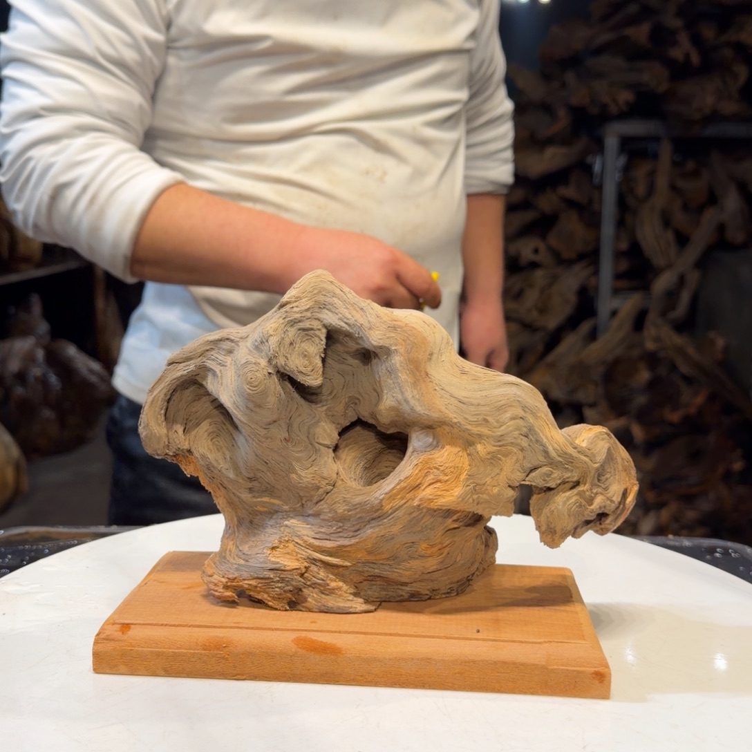 用***4木王一刀琥珀木摆件B45