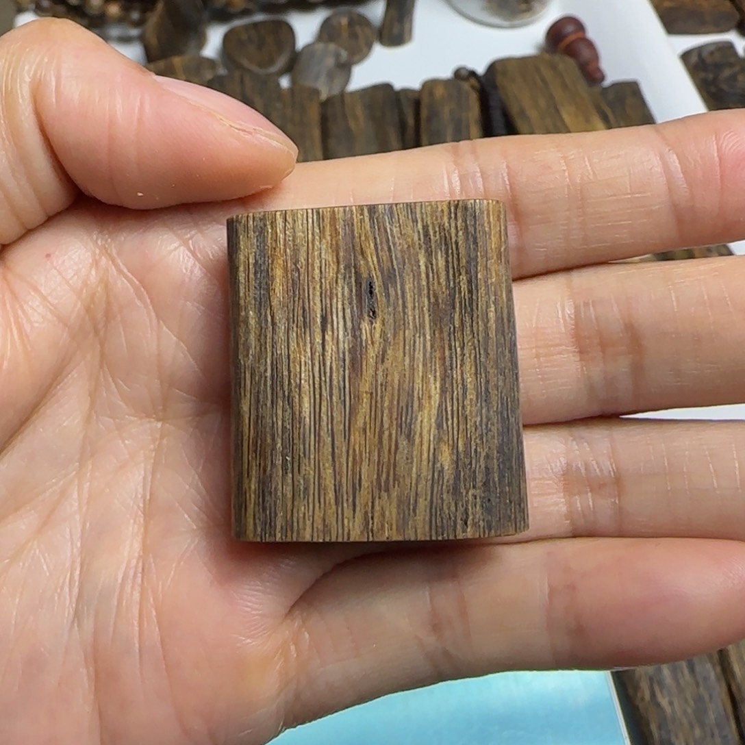 沉香碎屑沉香海南老白棋素牌6.2克