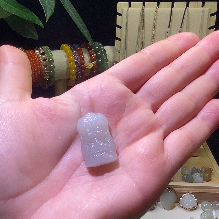 黛***黛和田玉未镶嵌颈饰