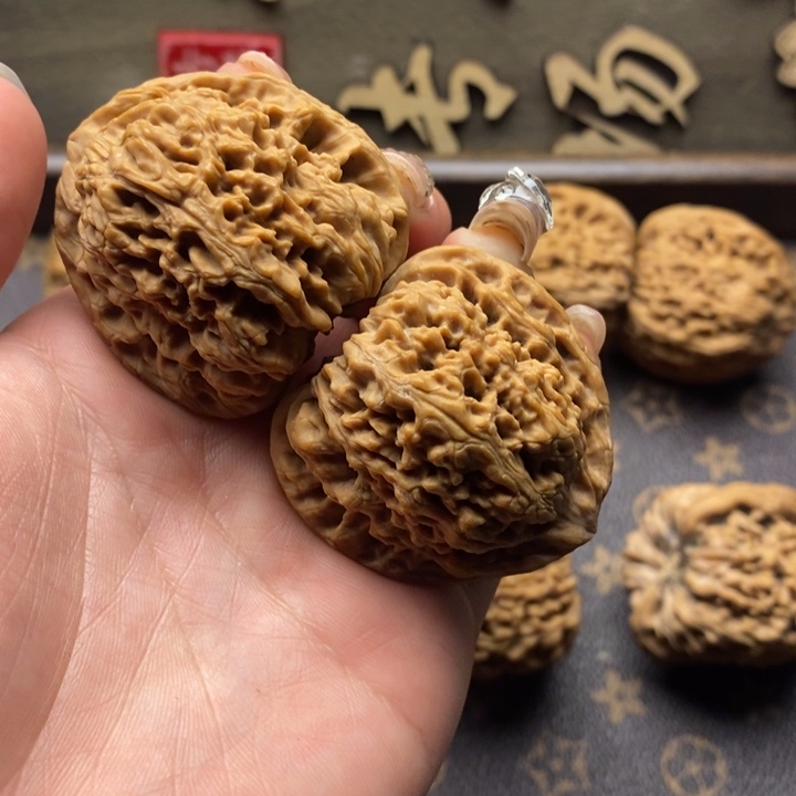 桃核把件A****J南疆石文玩核桃