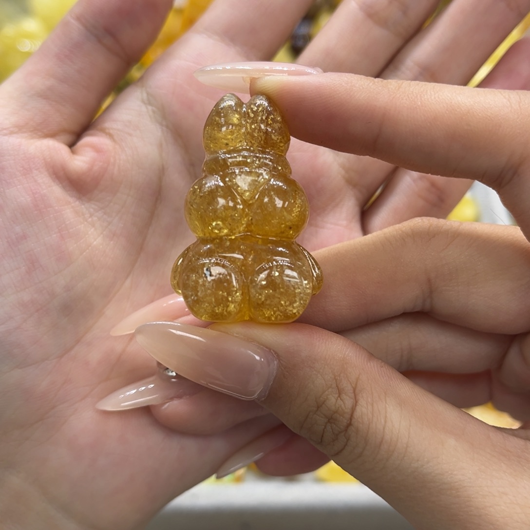 琥珀未镶嵌裸石天然琥珀蜜爆闪兔子
