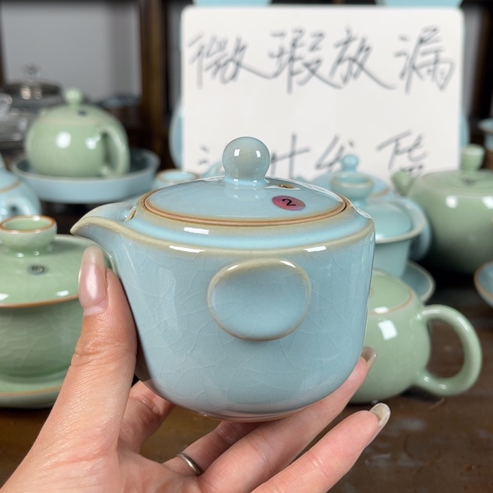 2号天青色手抓壶不完美