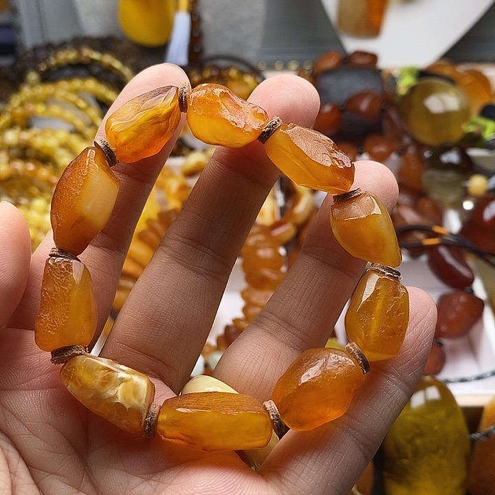 用***0未镶嵌琥珀裸石随形手串