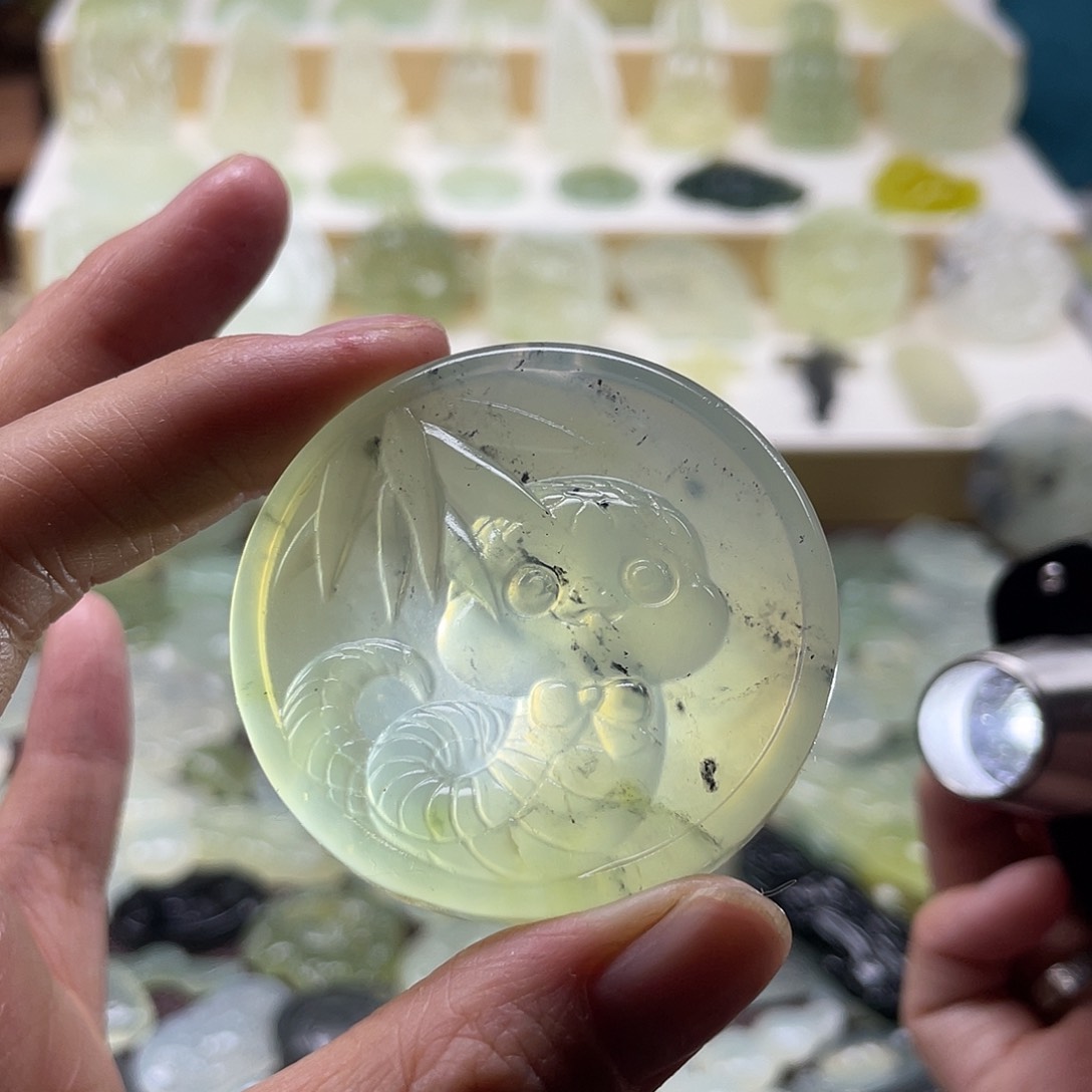 蛇纹石玉颈饰未镶嵌