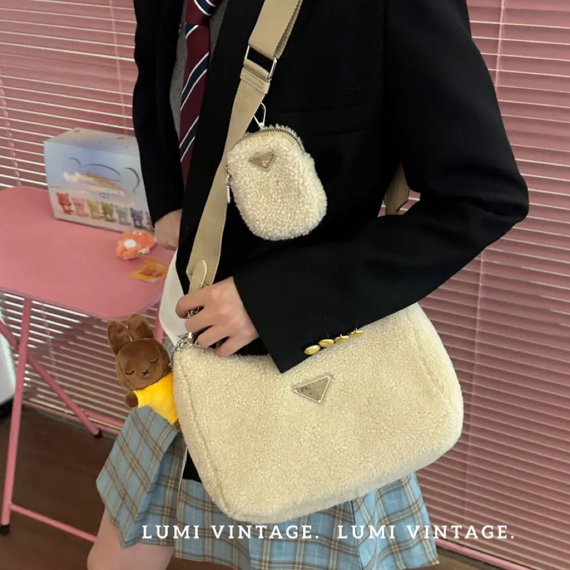 95新 Prada/普拉达 米白色摇粒绒单肩包46714697