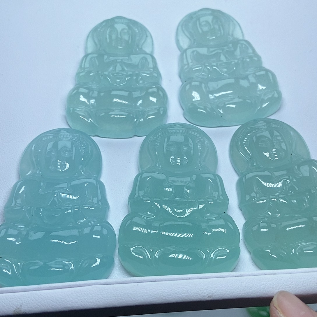 翡翠吊坠(赠链)未镶嵌