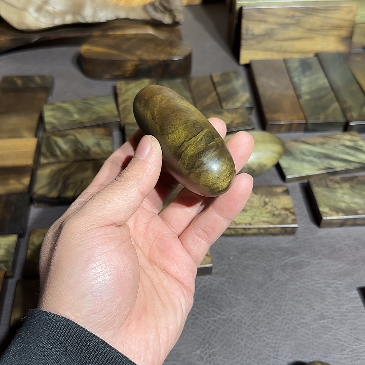 老***虎阴沉木直播间一物一拍截图