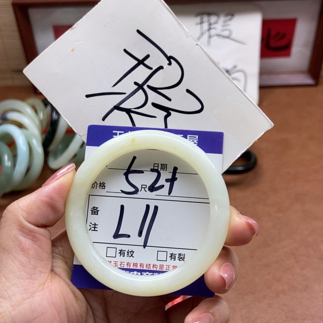 岫玉手镯手镯未镶嵌