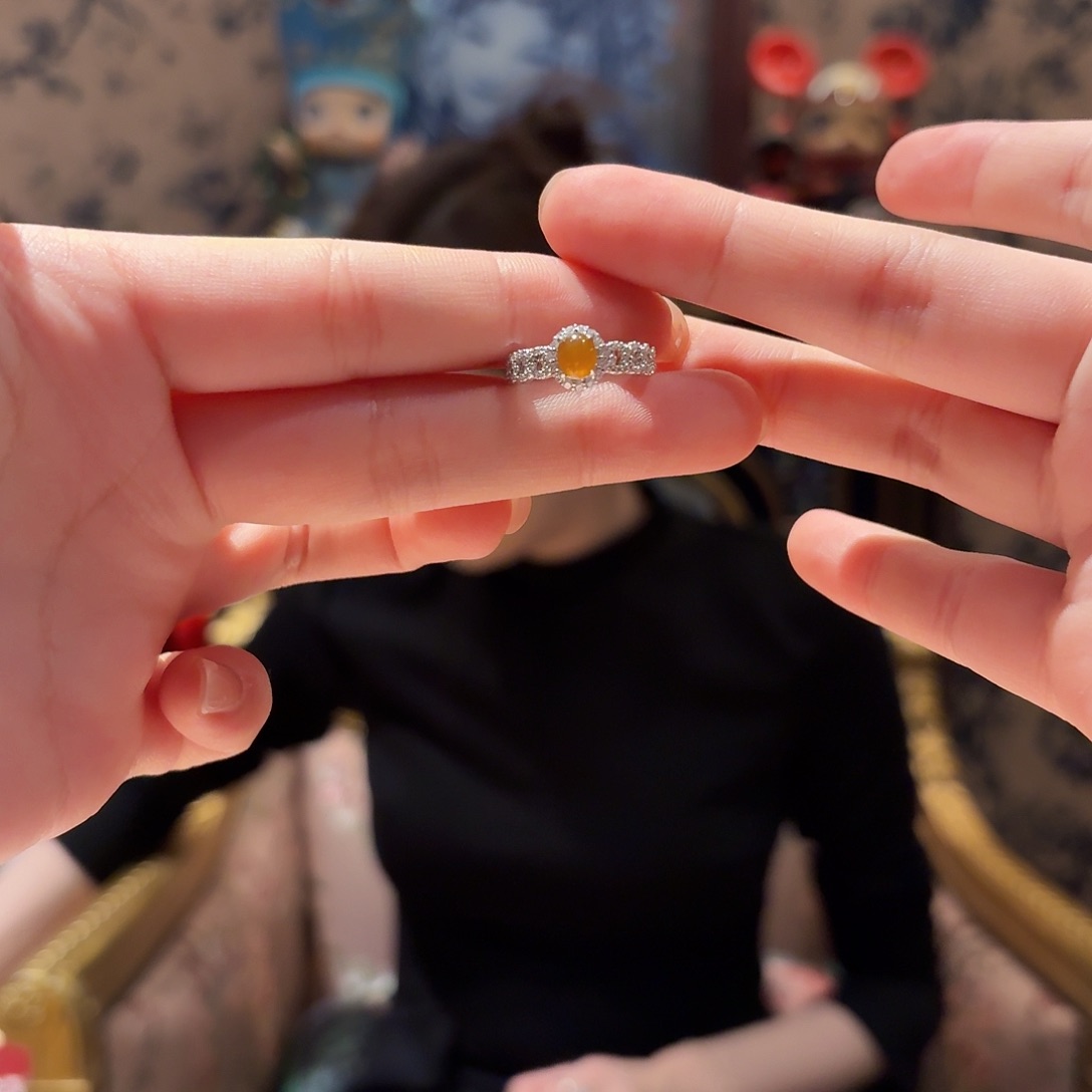 翡翠戒指18K金镶嵌戒指