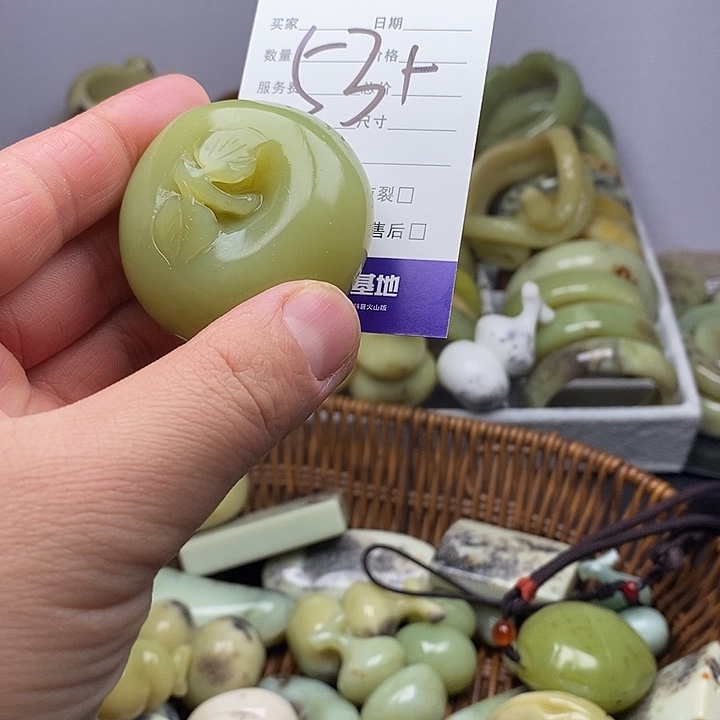 未镶嵌蛇纹石玉颈饰