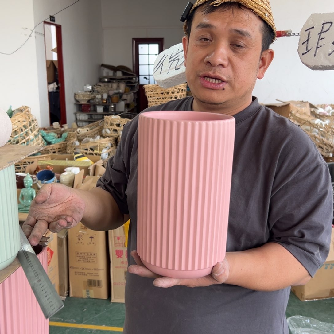 摆件30 号高中低温陶瓷瓶（部分微瑕）