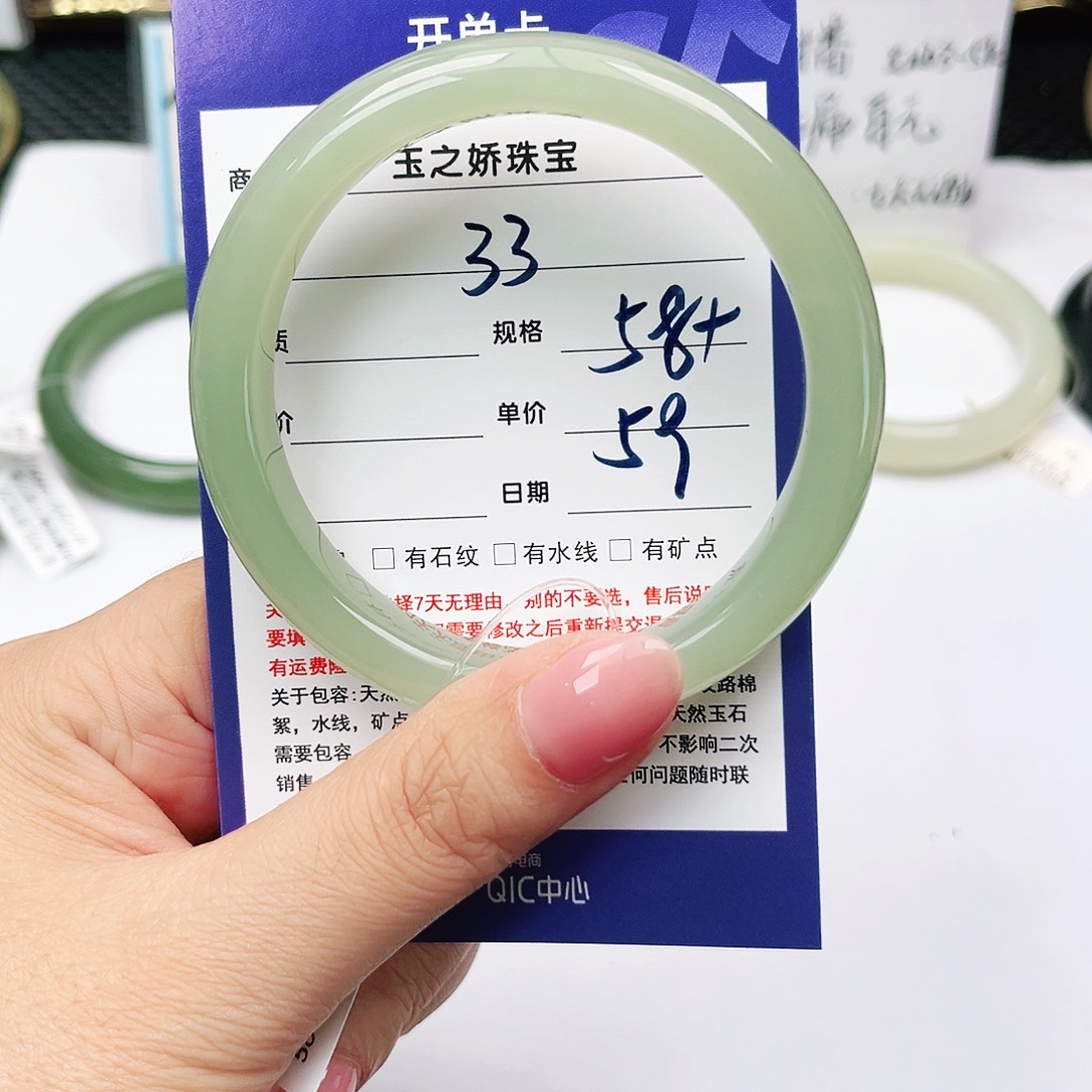 千***恬和田玉手镯未镶嵌