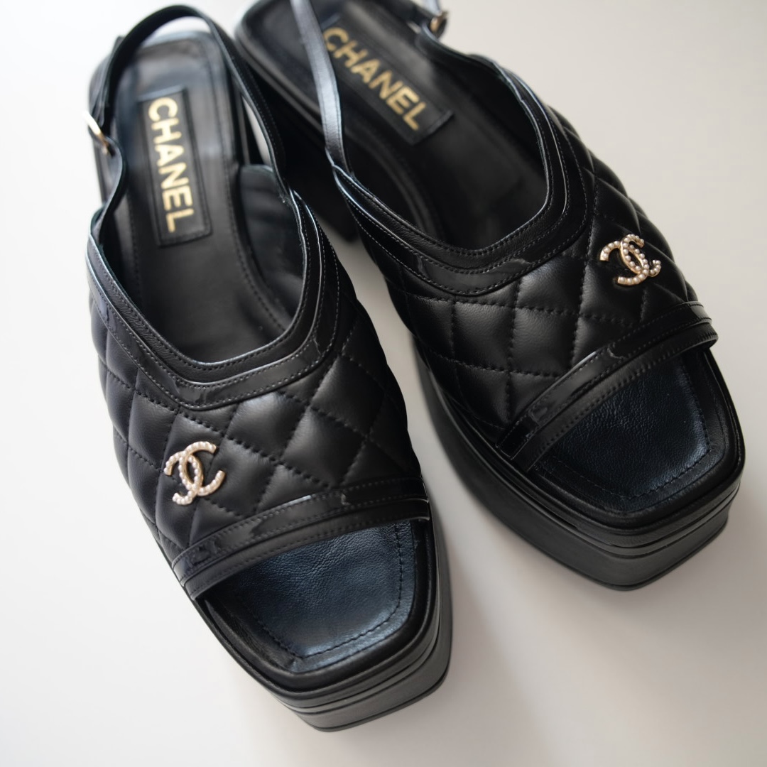 Chanel格纹双C珍珠高跟凉鞋38.5码