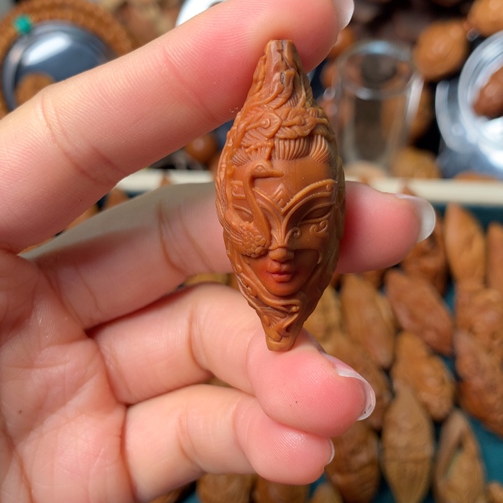 橄榄核把件楼兰美女