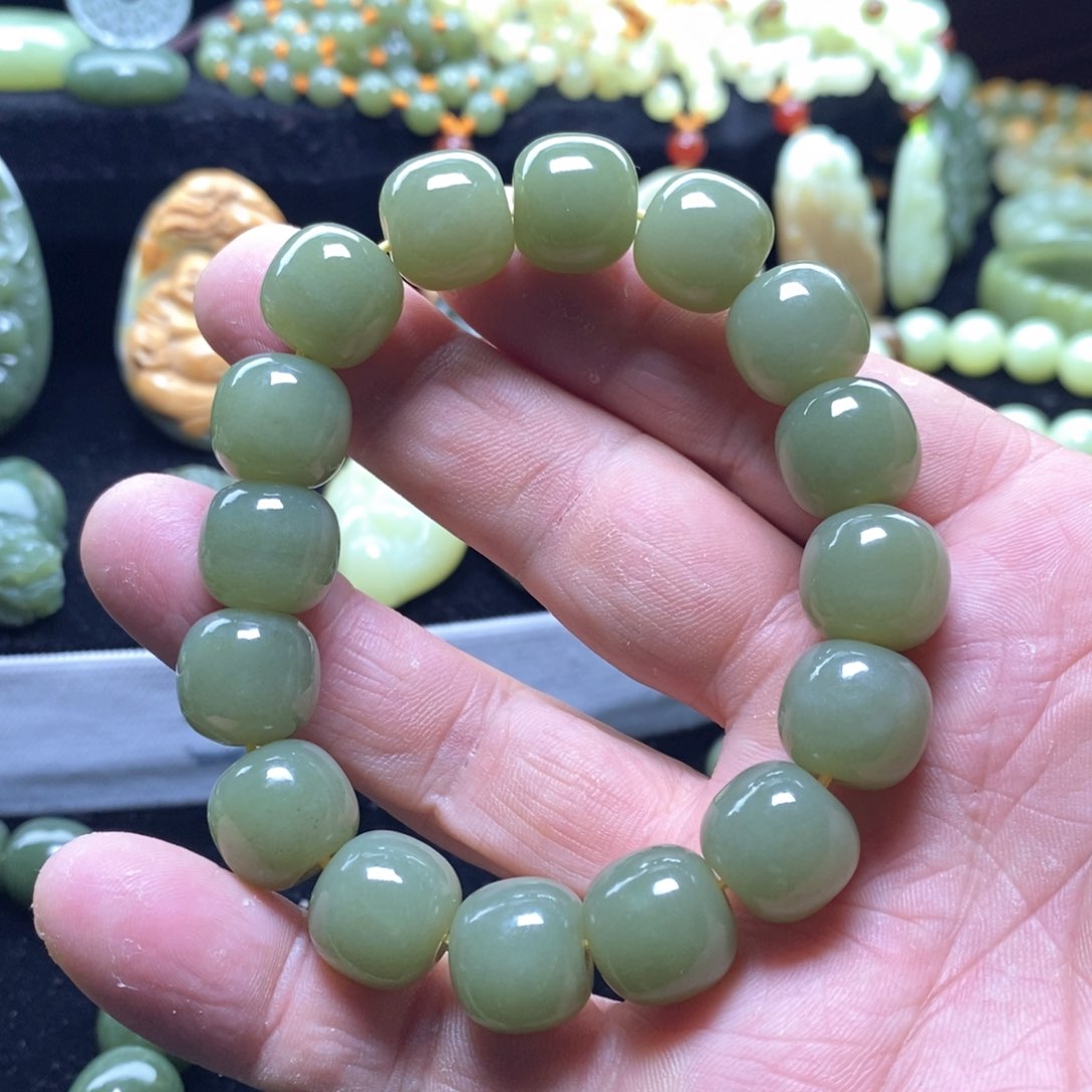 和田玉（糖玉）颈饰未镶嵌