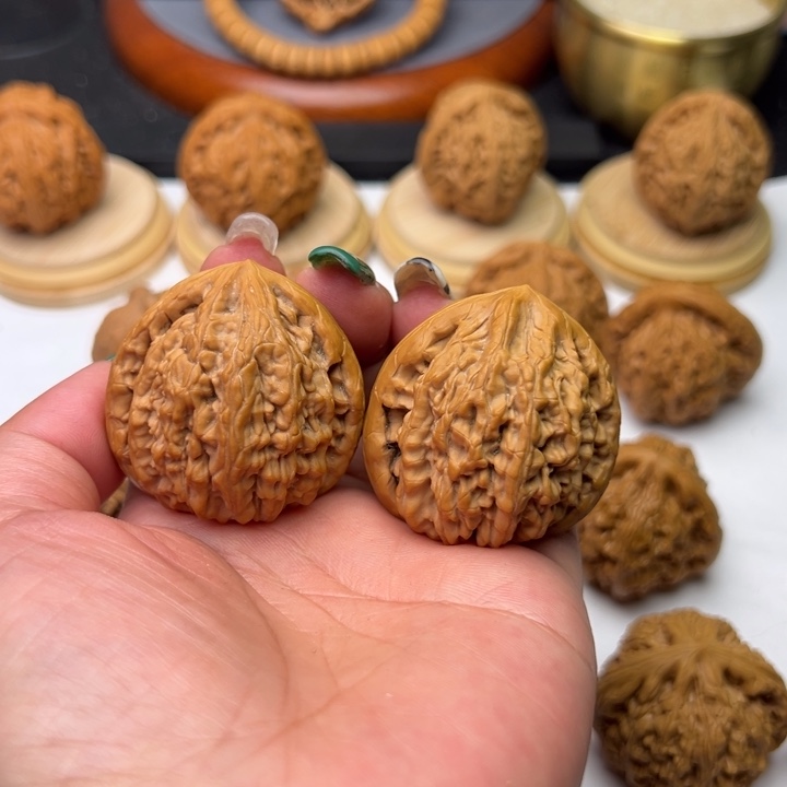 文玩核桃把件芳芳40虎头王