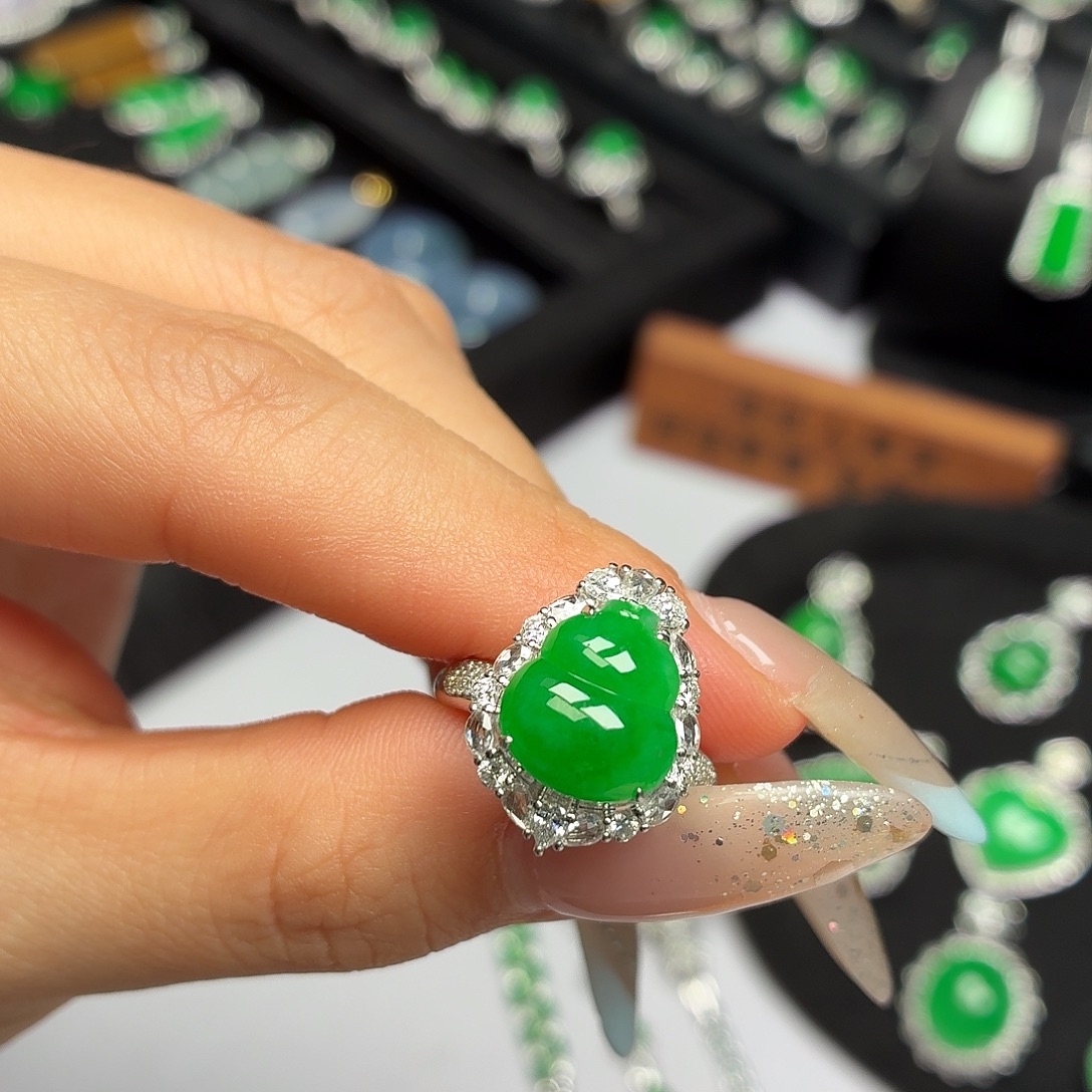 翡翠18K金镶嵌戒指010葫芦戒指