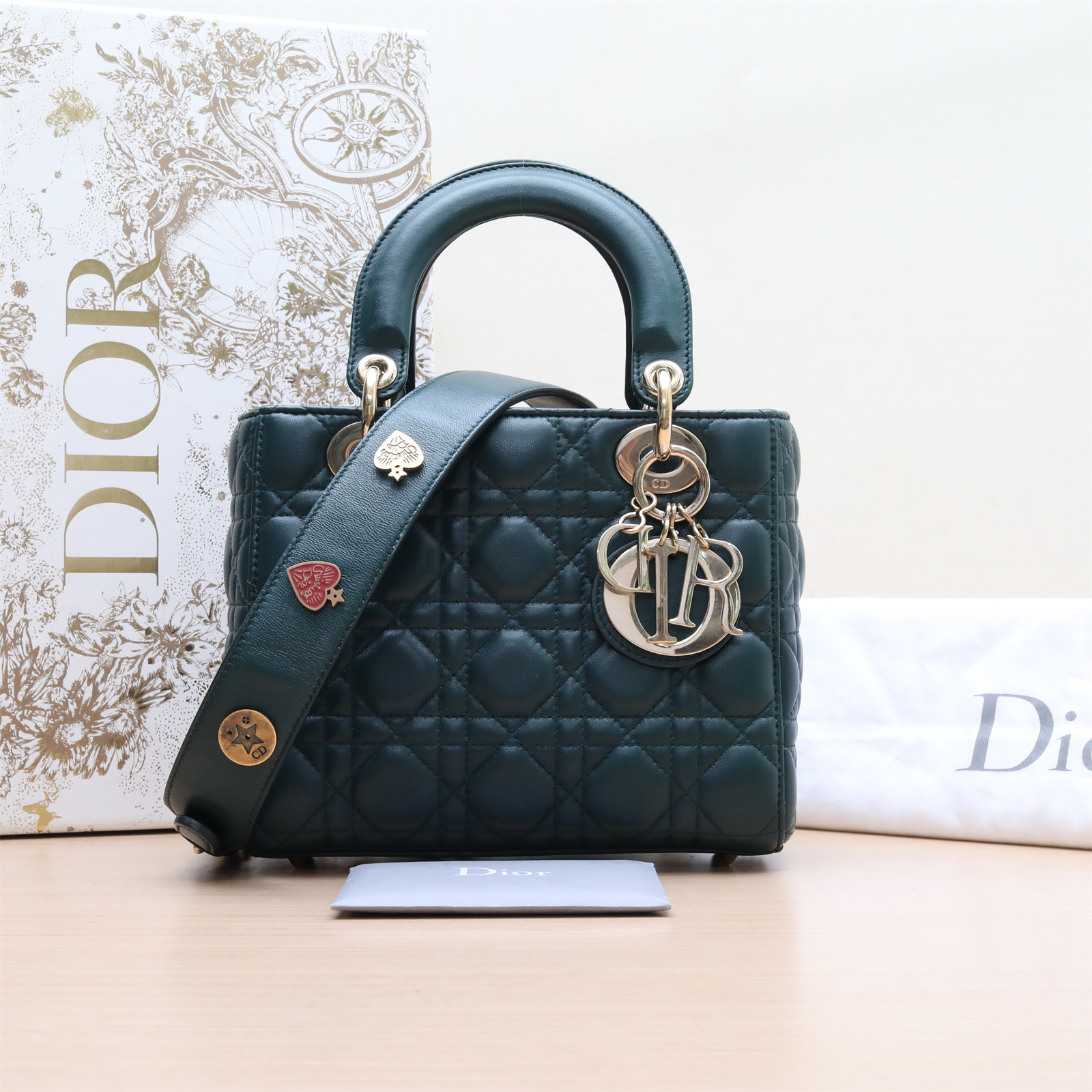99新 DIOR/迪奥 活动 戴妃包 四格 徽章肩带 单肩包 P214244687