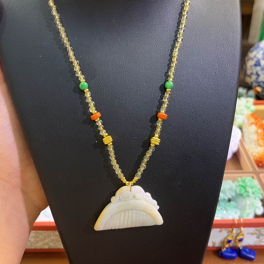 翡翠未镶嵌颈饰炸