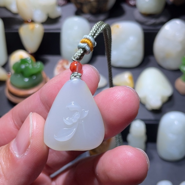 和田玉颈饰未镶嵌清****帽