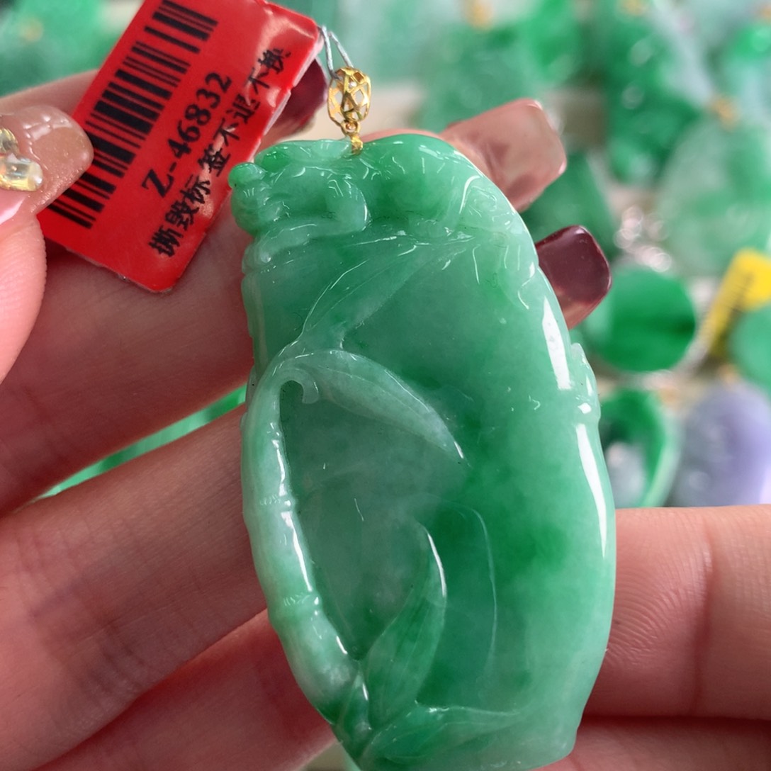 翡翠吊坠(不含链)18K金镶嵌