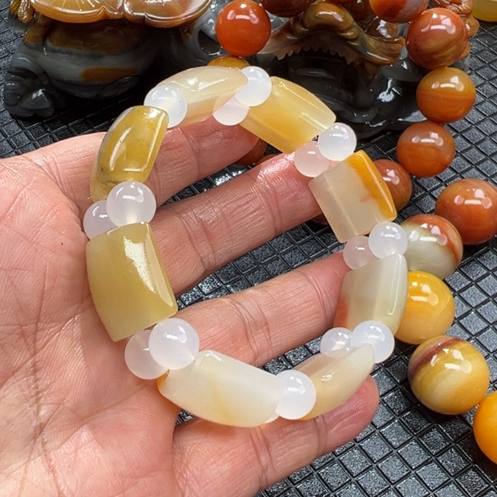 石英质玉（黄龙玉）颈饰合金