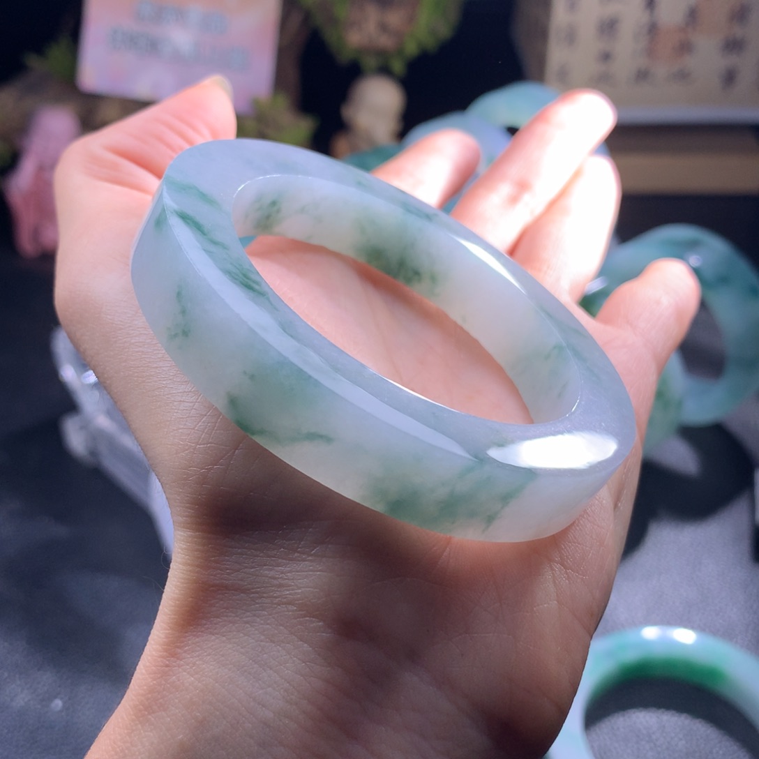 定制翡翠未镶嵌手镯