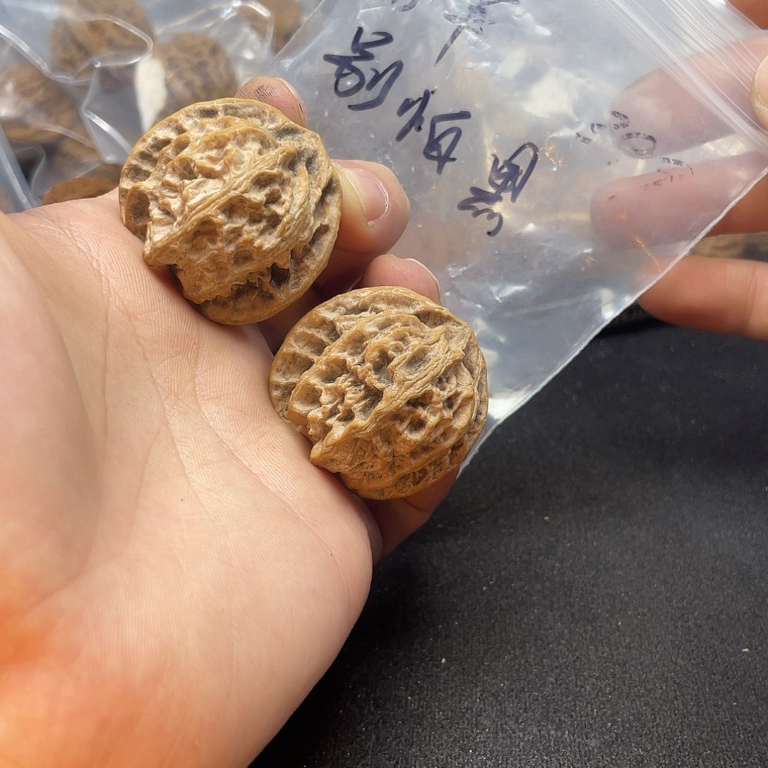 别***黑把件文玩核桃苹果