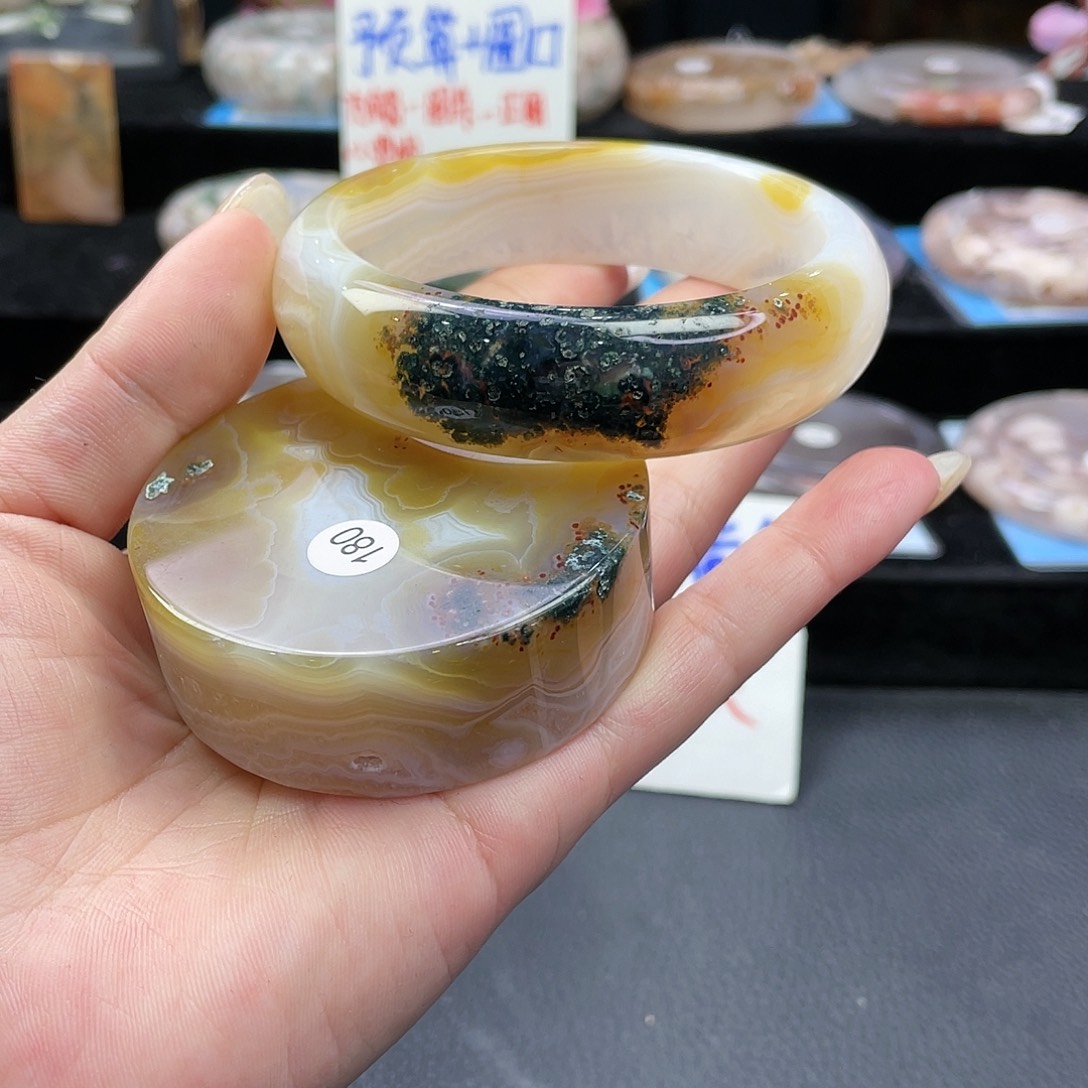 石英质玉手镯未镶嵌