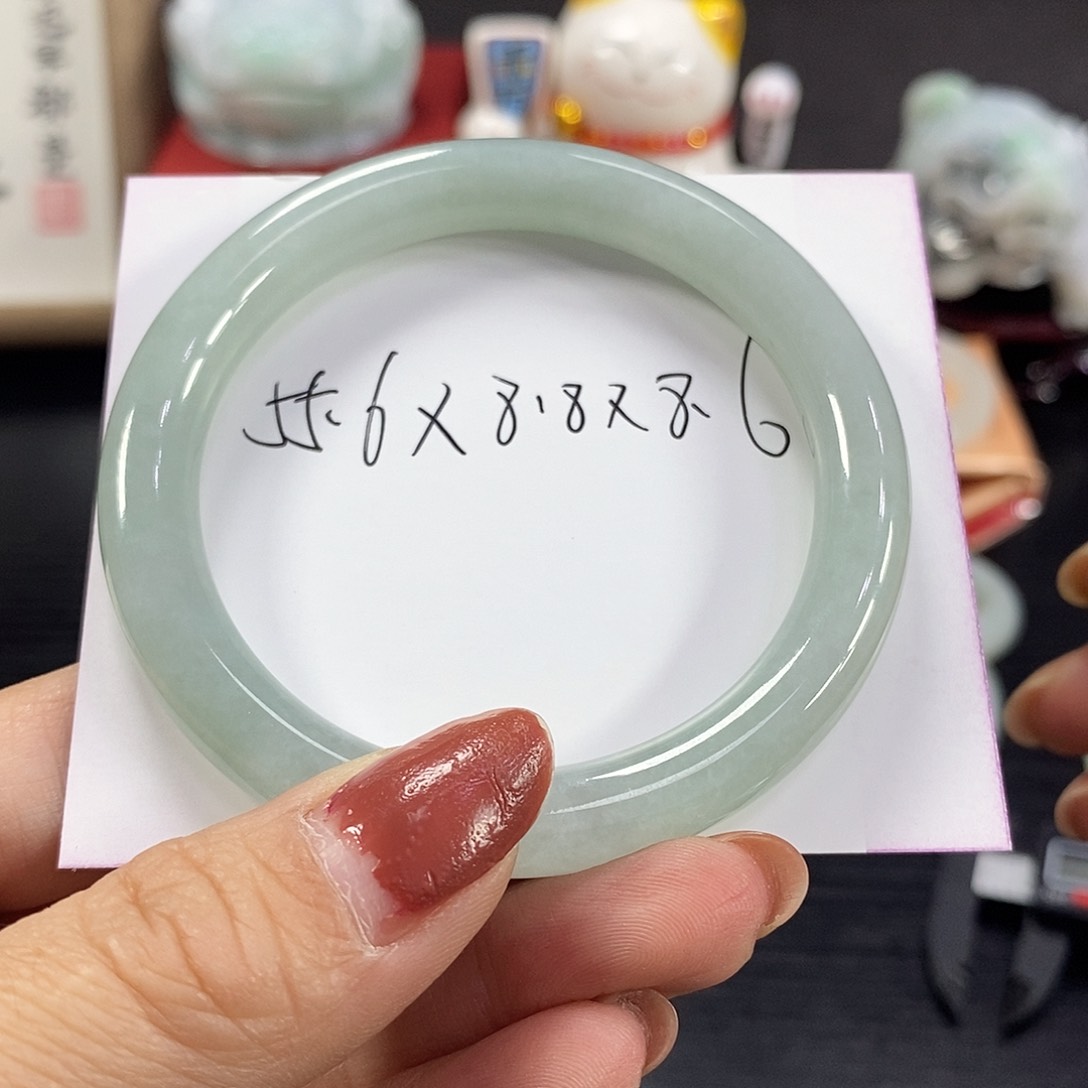 翡翠手镯未镶嵌天然翡翠