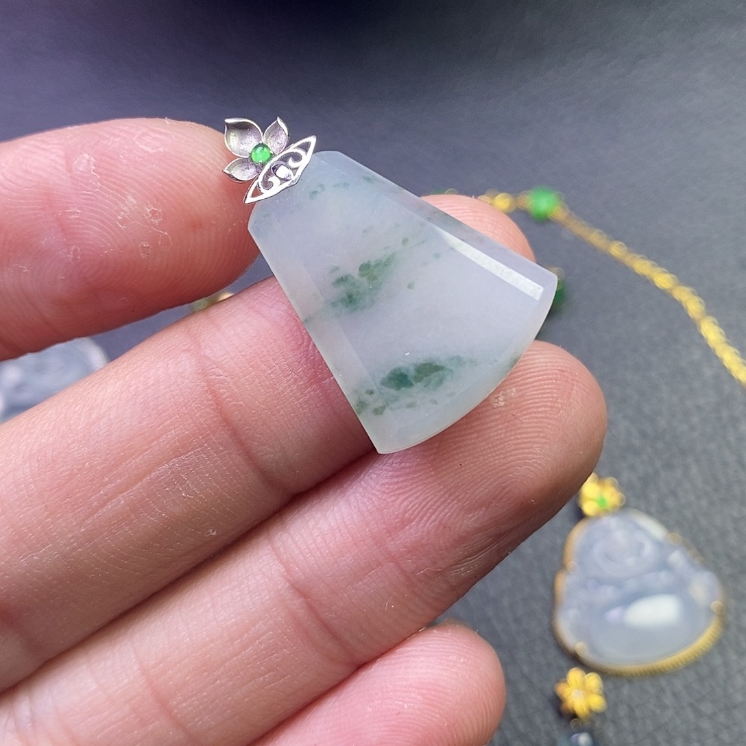 颈饰18K金镶嵌翡翠