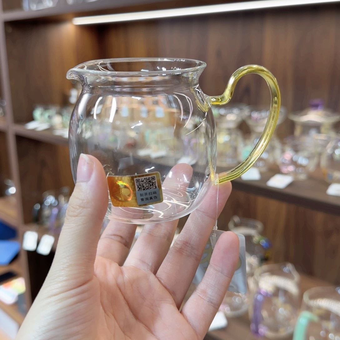 禾器美满浅黄色。。。