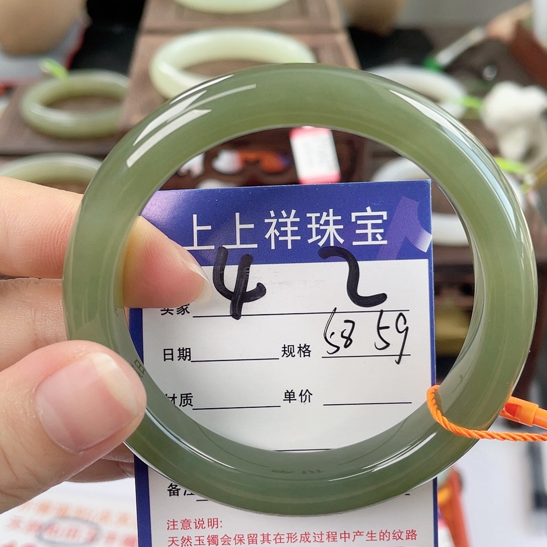 和田玉手镯未镶嵌