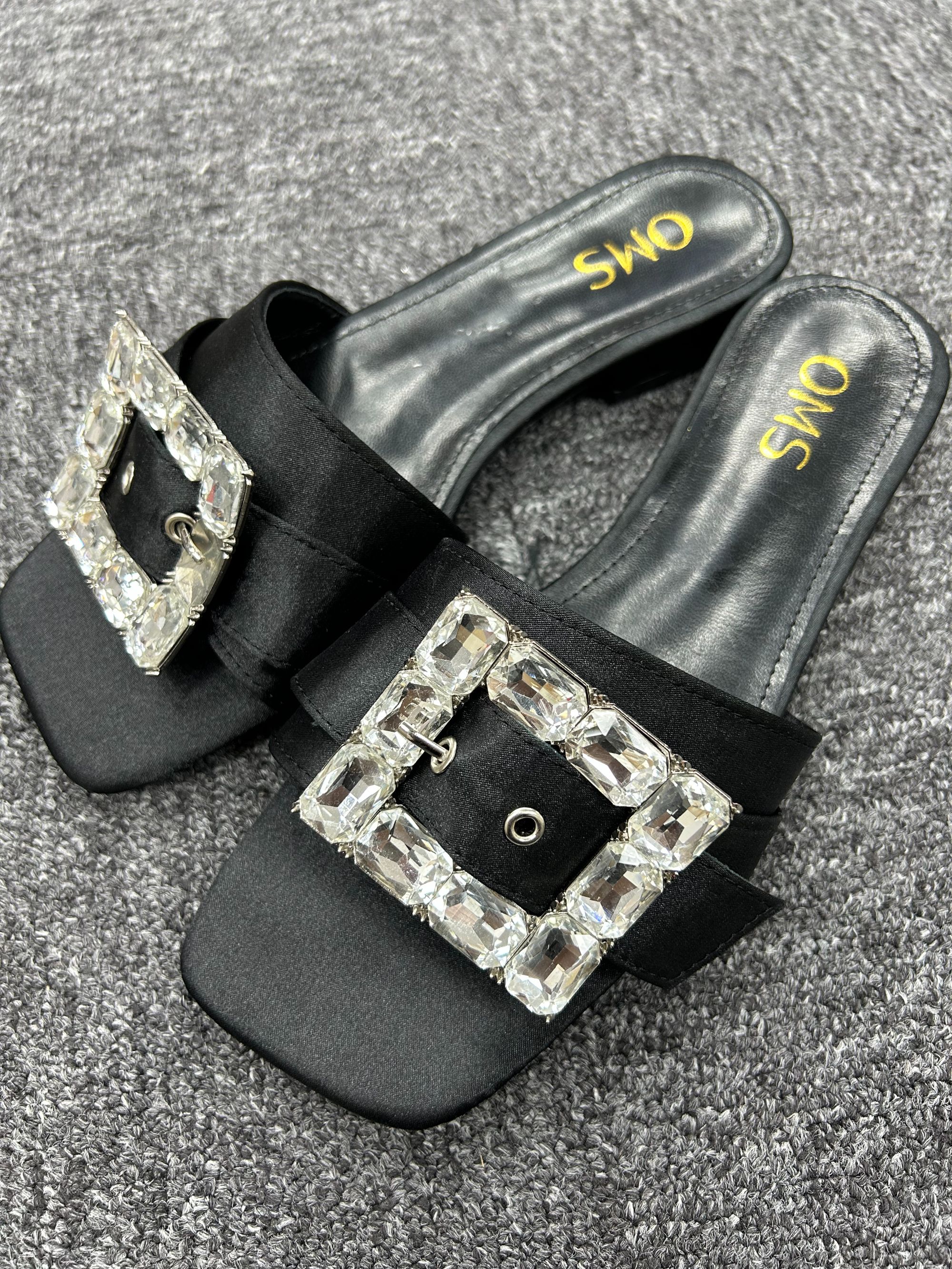 凉鞋（101-120）时尚女士夏季黑色外穿高跟尖头方头