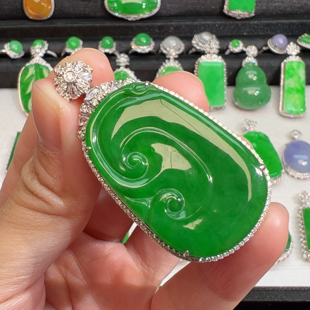 翡翠吊坠(不含链)18K金镶嵌