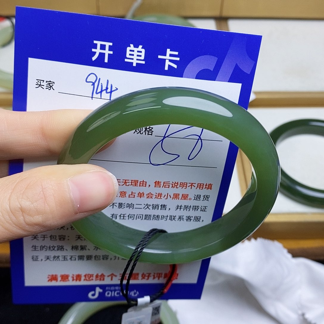 和田玉未镶嵌手镯芮*?    sy