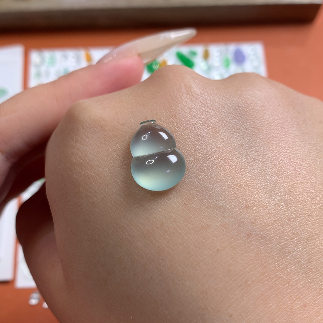 翡翠未镶嵌颈饰玻璃晴蓝底葫芦