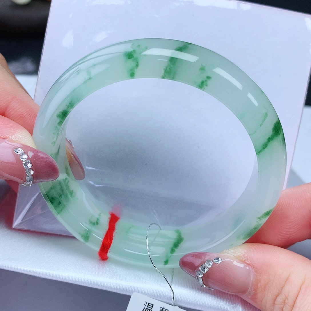 翡翠手镯未镶嵌53圈