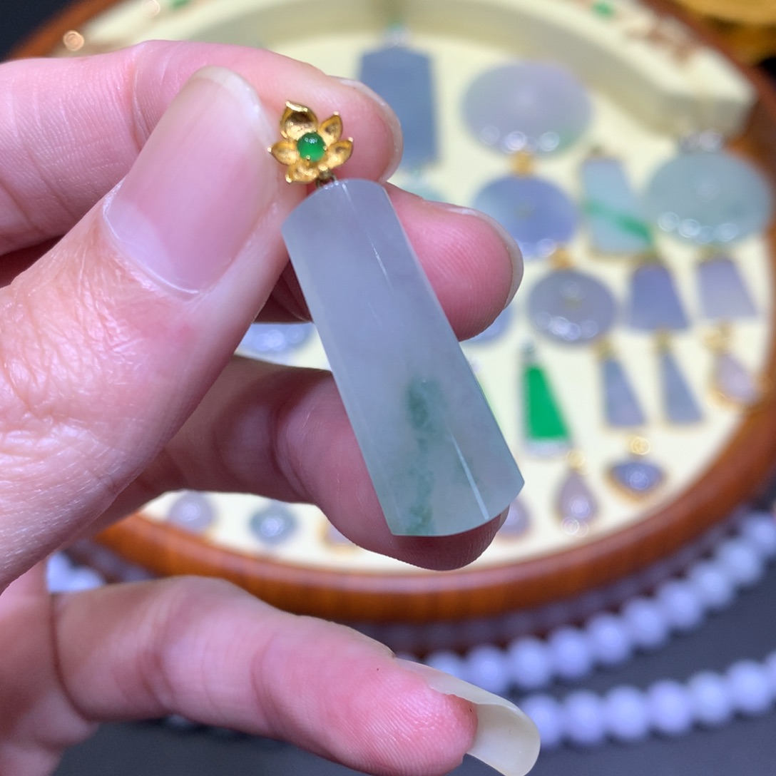 翡翠吊坠(不含链)18K金镶嵌