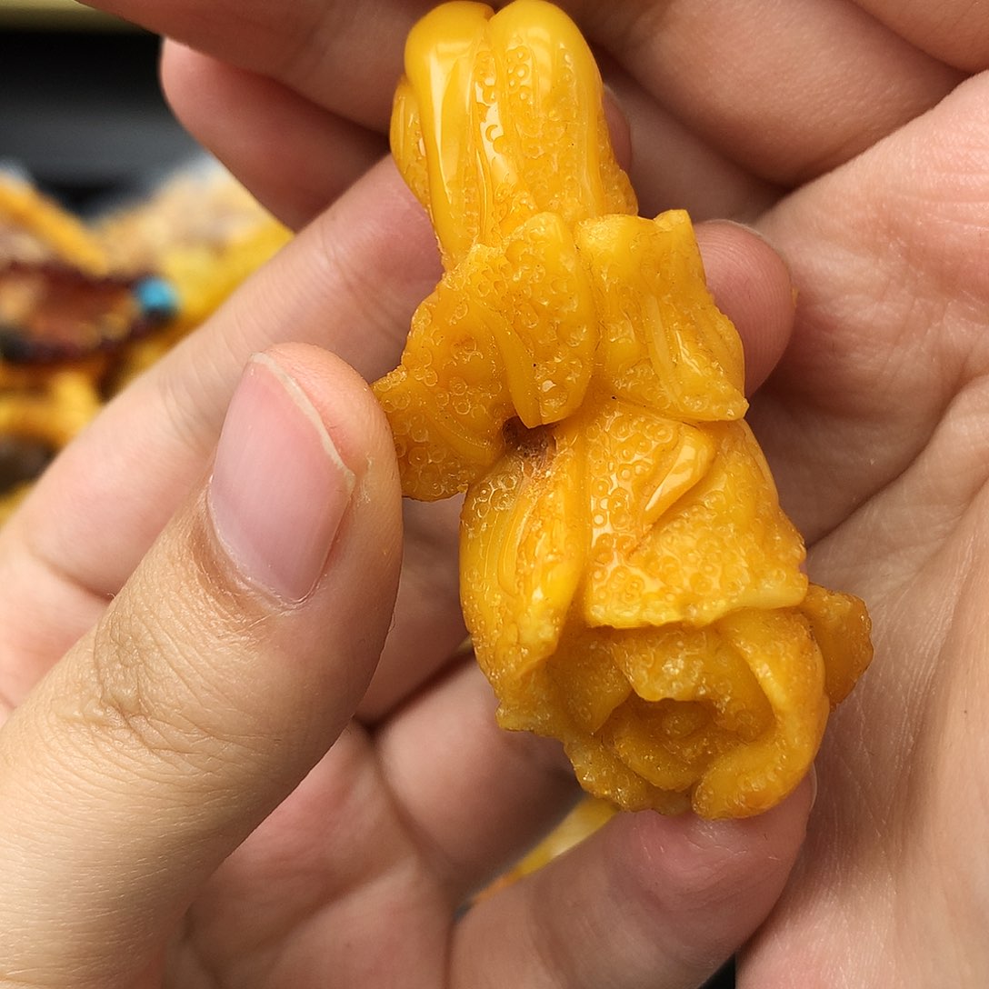 未镶嵌琥珀珠宝奇石