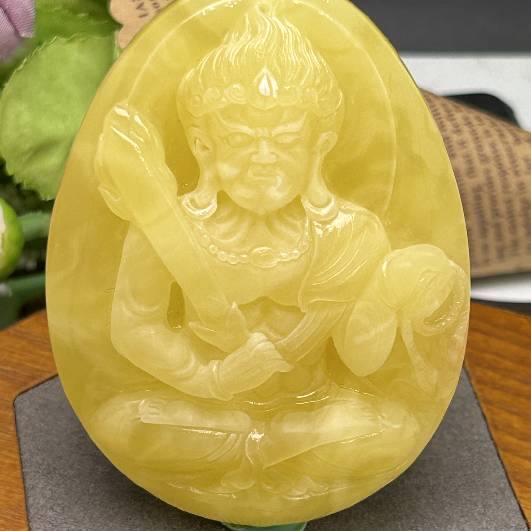 纯天然原矿焦皮蜜蜡不动尊冥王大师雕刻件鸡油黄精工守护神大气