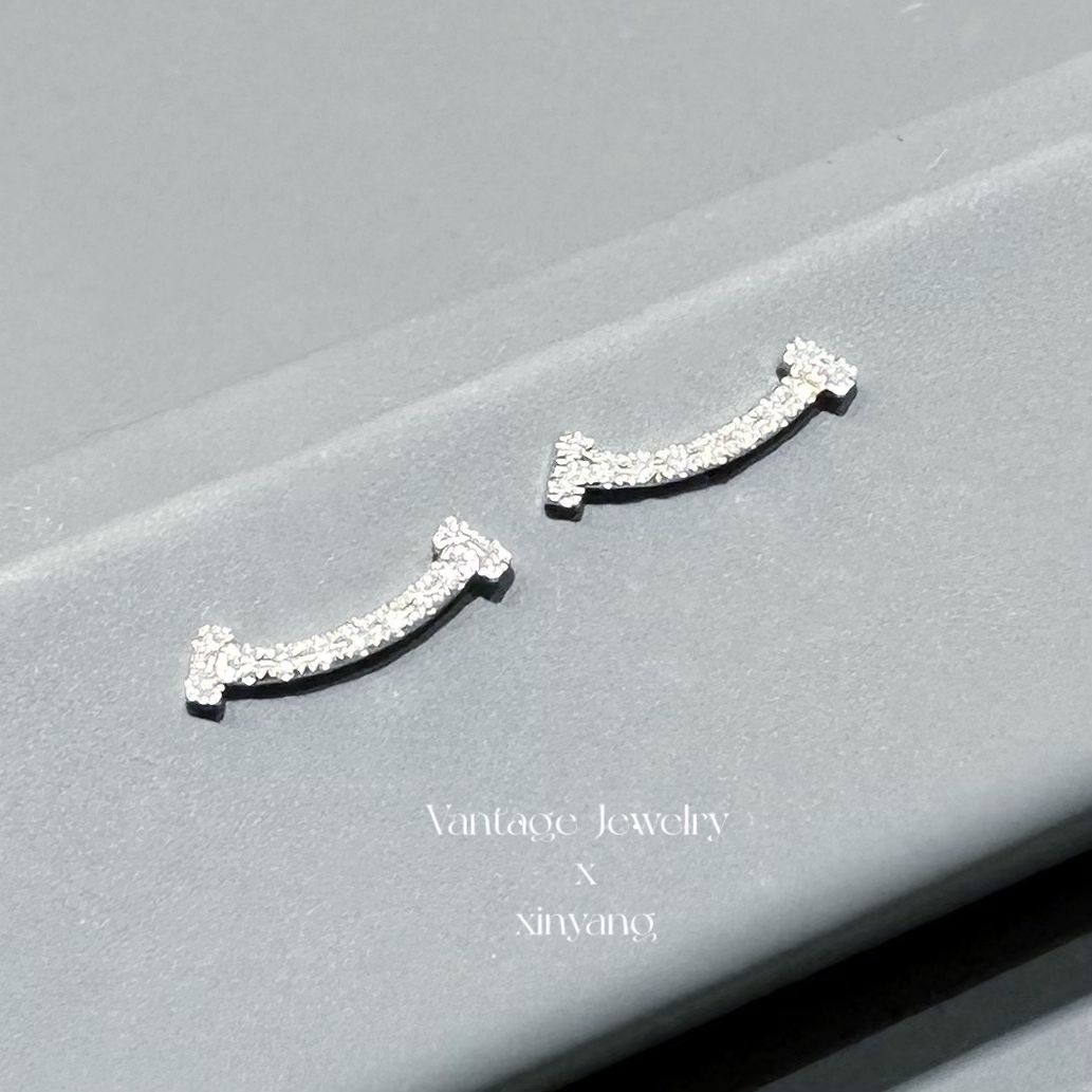 【欣阳】18K 20分 微笑耳钉