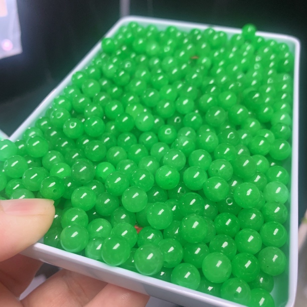 卡8左右天然缅料冰阳绿圆珠散珠-多样性发一颗