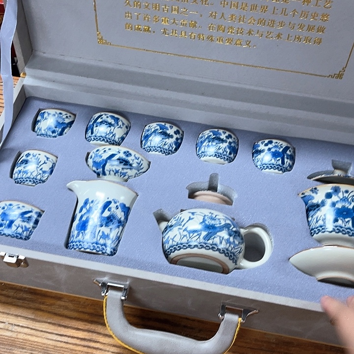 孤品茶具套装等。         