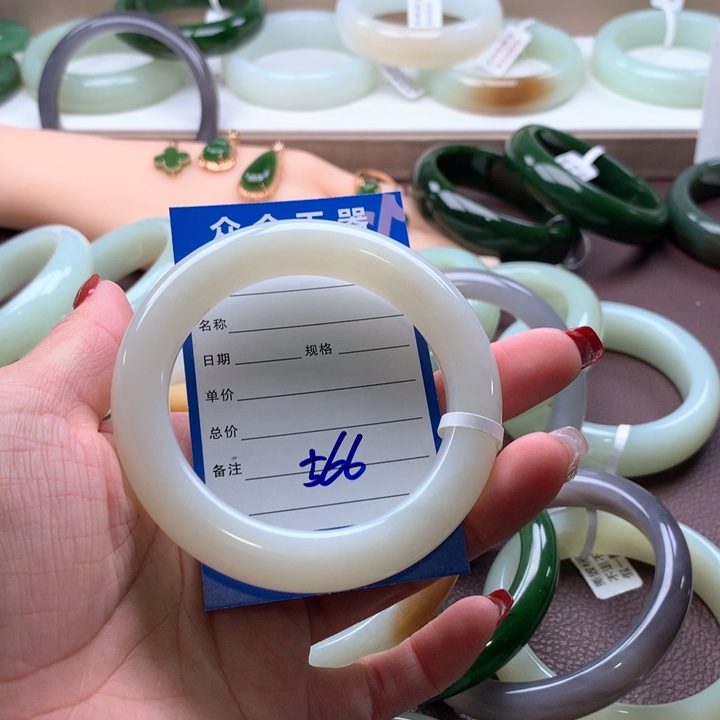 和田玉手镯57未镶嵌